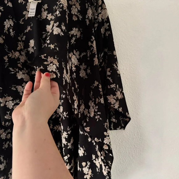 Maurices kimono floral lightweight relaxed print size OS women’s relaxed NEW - Picture 4 of 11